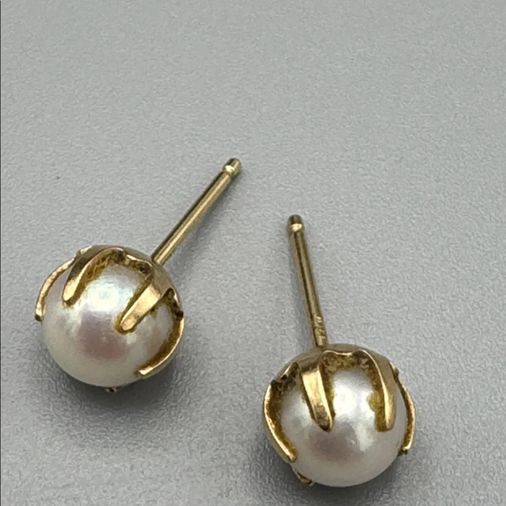 10Kt Gold Genuine Pearl Earrings - Picture 5 of 6